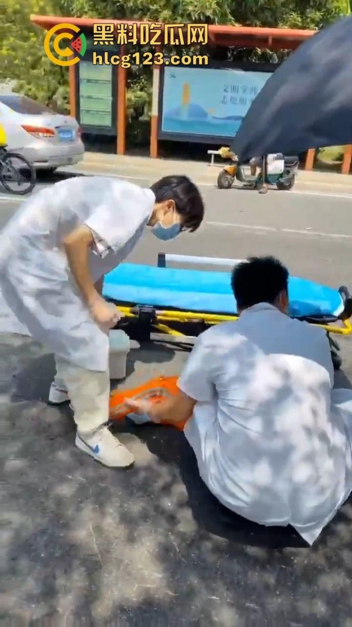 广东清远一男孩骑自行车横穿马路时被撞飞 未成年别在骑车上路了行吗?-6