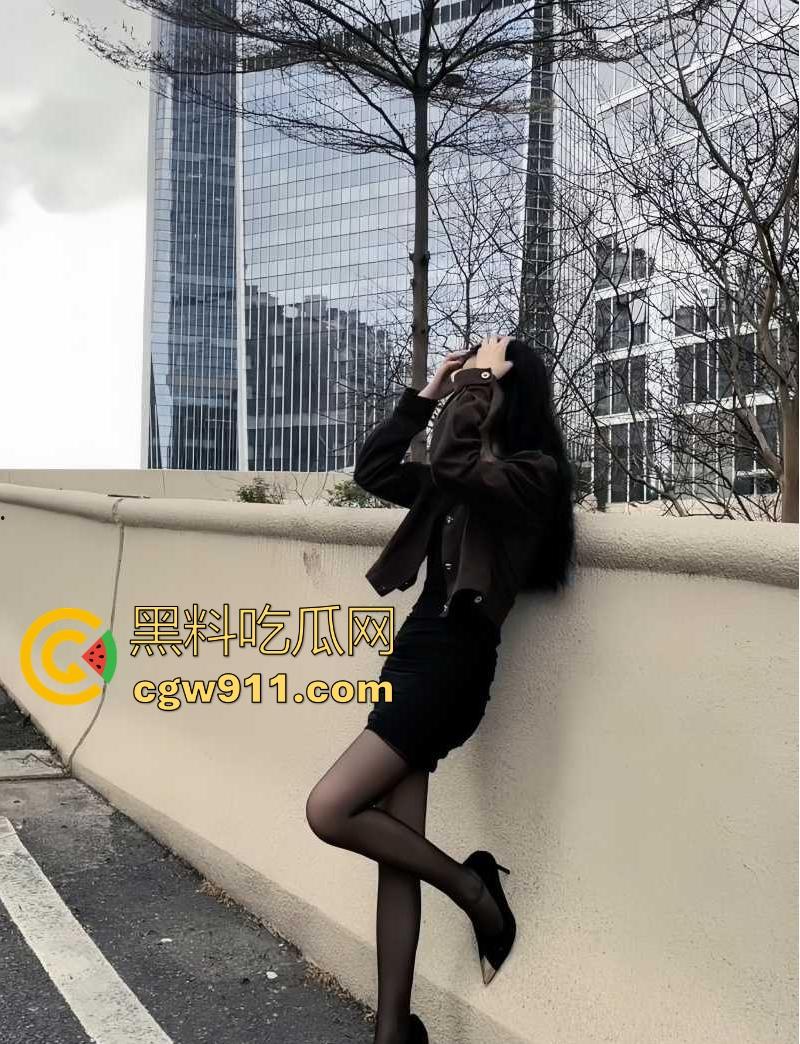 济南科技学大学情侣做爱视频流出，超高颜值极品身材小女友，情趣黑丝诱人，白嫩肥臀疯狂榨精，浪叫不断！-4