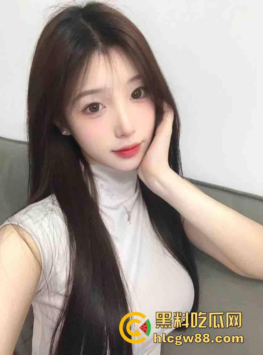 武汉小伙靠黄金手指拿下富婆姐姐,少妇被抠到表情爽得浪叫求饶一看就到点了，这才是真正的手艺人！-9