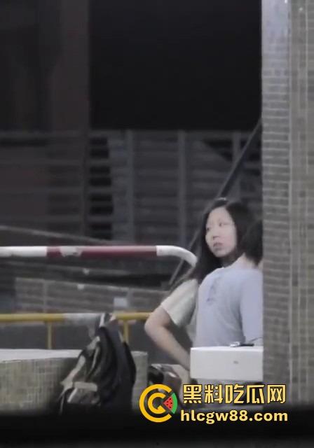 武汉小伙靠黄金手指拿下富婆姐姐,少妇被抠到表情爽得浪叫求饶一看就到点了，这才是真正的手艺人！-12