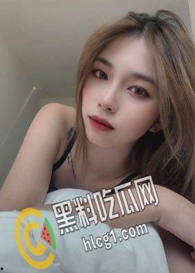 台湾身材火辣的漂亮妹子 为男友录制的大尺度露脸掰穴揉奶自拍视频竟被前男友出售！-2