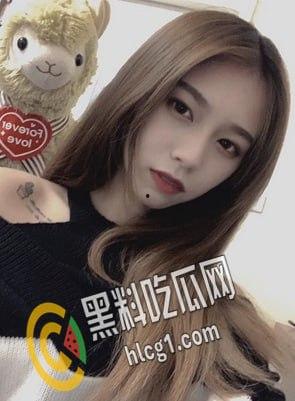 台湾身材火辣的漂亮妹子 为男友录制的大尺度露脸掰穴揉奶自拍视频竟被前男友出售！-3