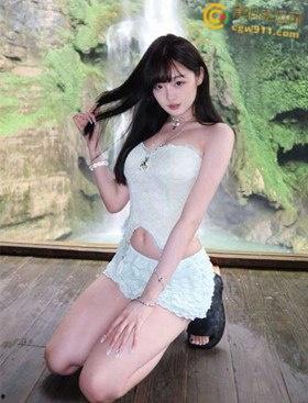 上海高颜值御姐【赵琳娜】，为旅行竟卖身援交，跟金主玩3P调教，黑丝美乳跪地口交，被各种姿势打桩爆操 ！-1