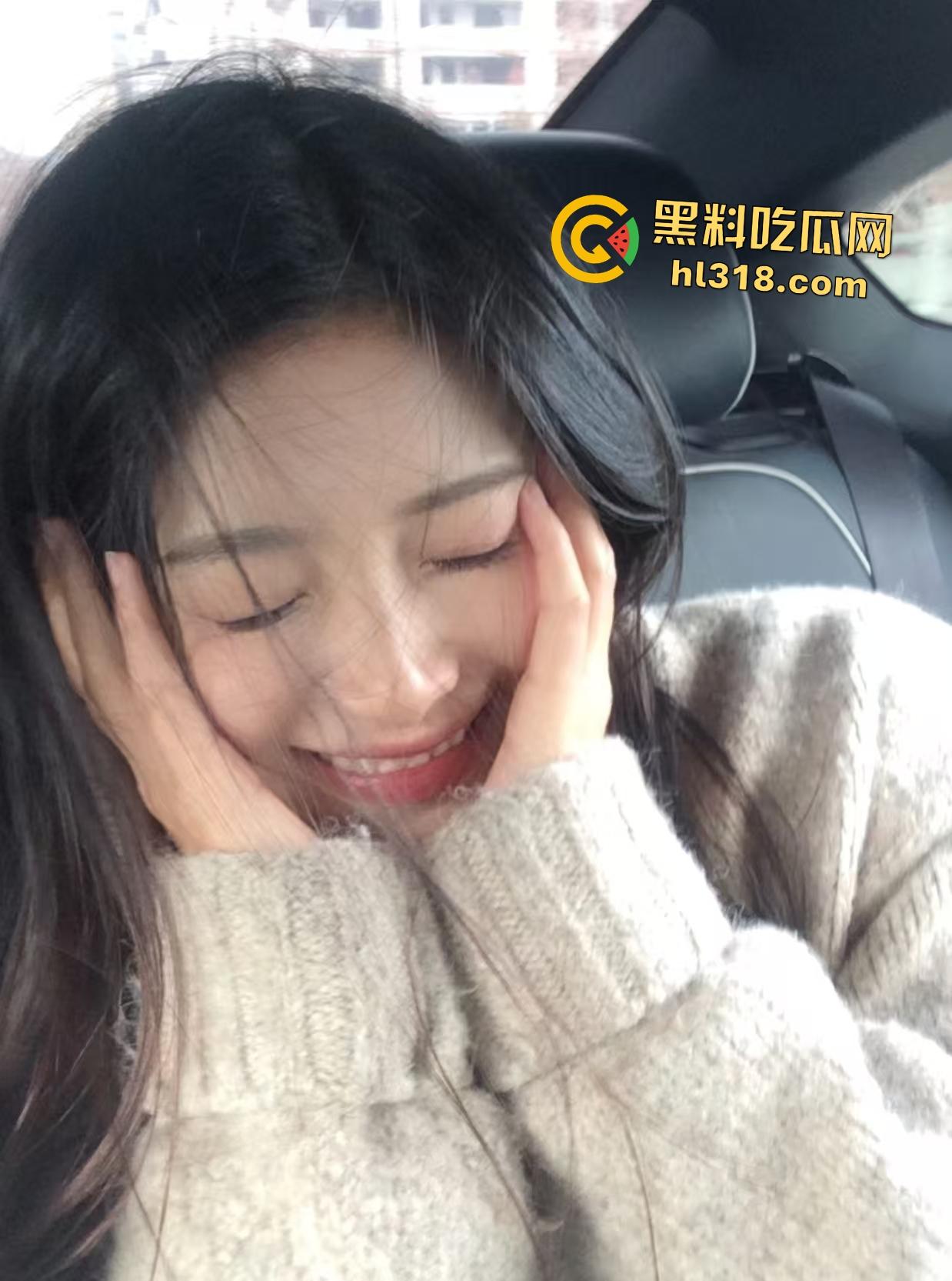 女友当面损男友背后变舔狗！在酒吧却是一个好女孩围着大哥转，胸罩被摘屁股当鼓敲！