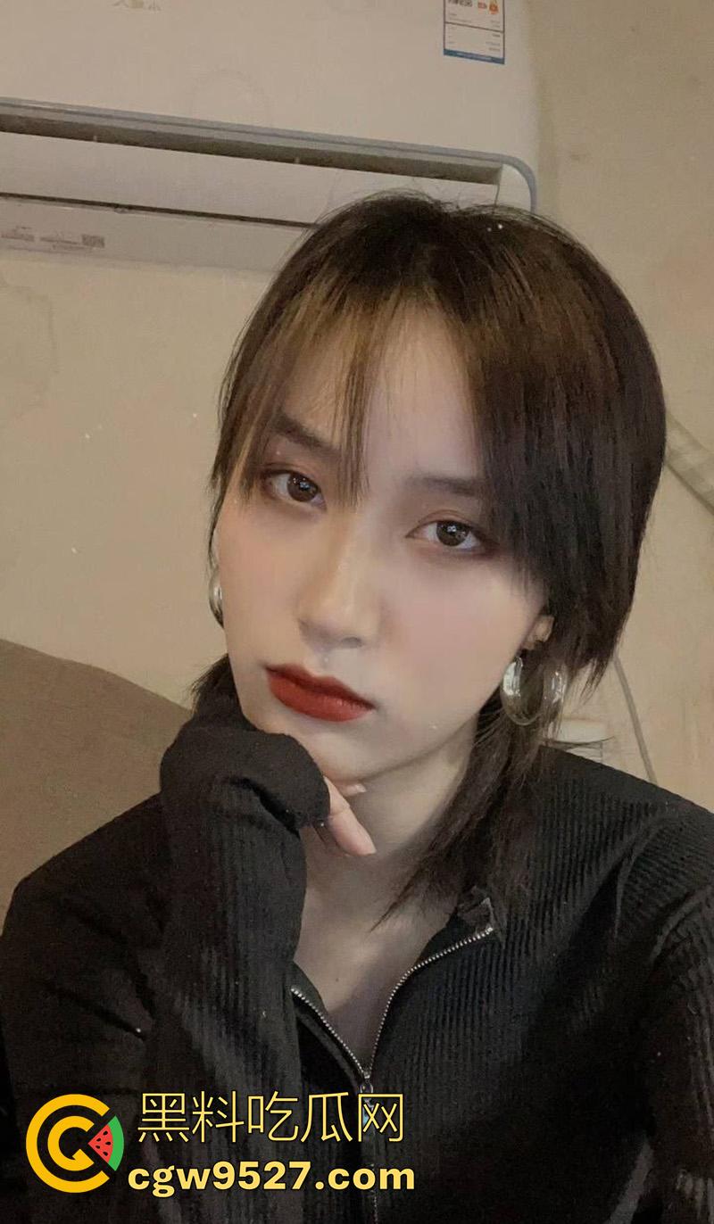 抖音同城约炮coser，御姐颜值长腿肥臀，身材性感极致诱人，穿性感黑丝勾引网友，自拍视频流出！-5