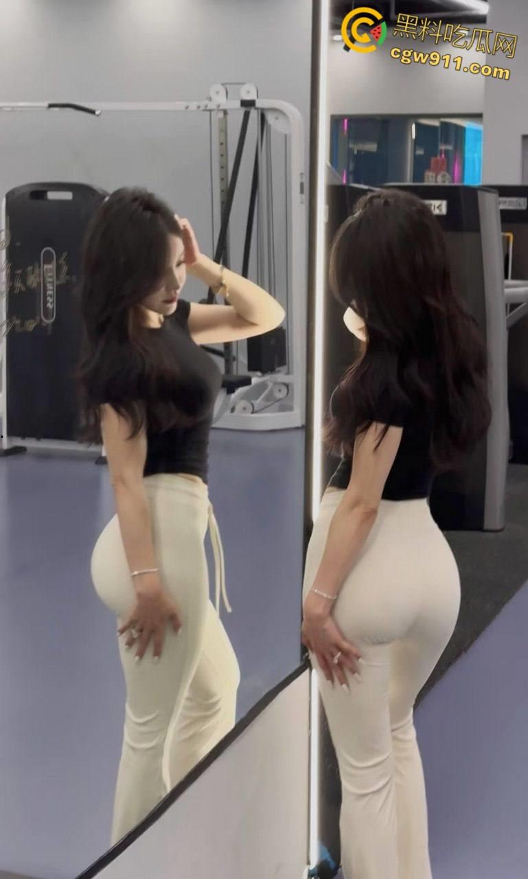 海航空姐【童谣s】,空乘制服都没来得及脱,就被金主车震手撕肉丝,无套中出白虎嫩穴,后入啪啪撞击臀浪翻滚!-2