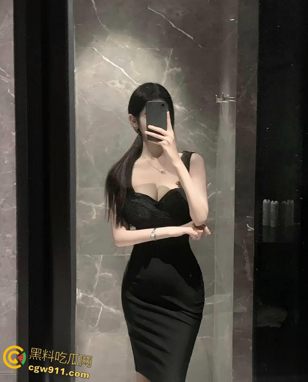 海航空姐【童谣s】,空乘制服都没来得及脱,就被金主车震手撕肉丝,无套中出白虎嫩穴,后入啪啪撞击臀浪翻滚!-3