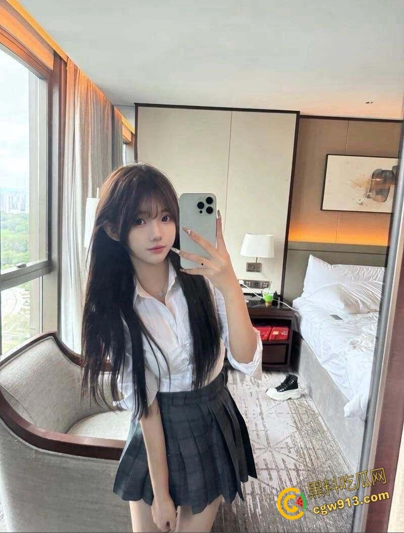 带妹妹回村采槐花，反差妹妹挑逗跪地口交，烂尾楼后入疯狂打桩，中途拔出来淫水直流！-1