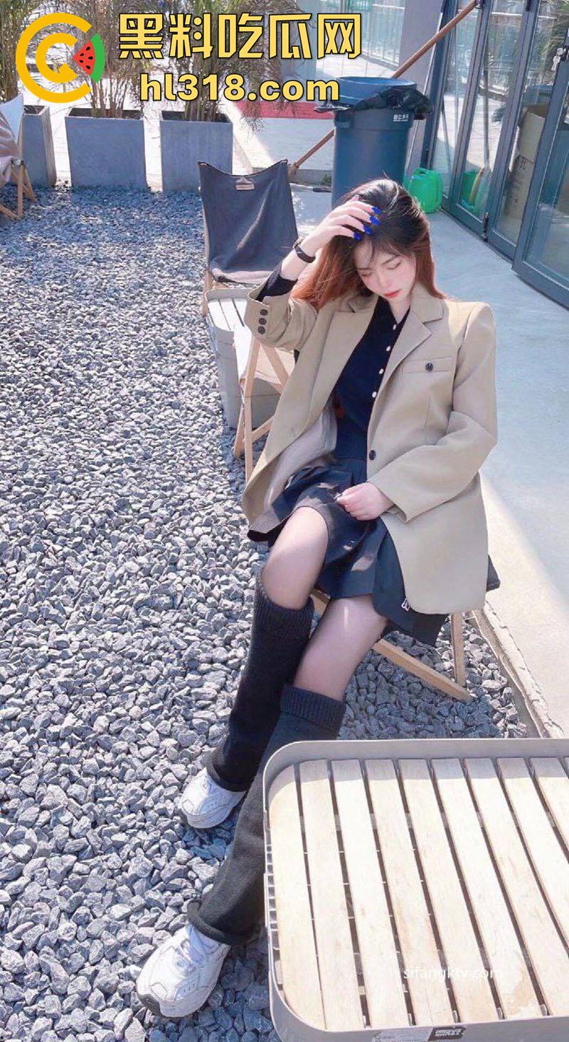 南京模特级女神【李怡楠】，完美身材气质美女，背着男友约炮开迈腾的小伙，性爱自拍激情啪啪！-1