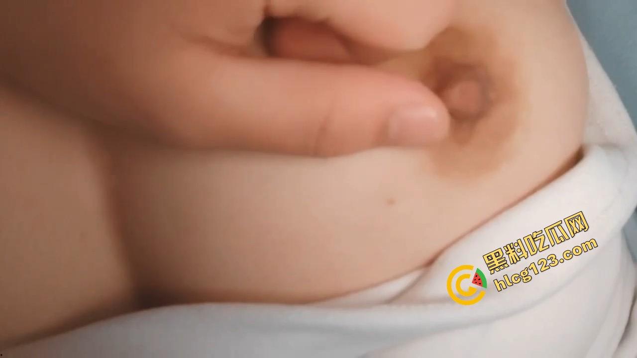 河南开封职业学院女大学生秦雯路裸聊视频流出！尺度爆表，小穴美乳惹火画面曝光！-6