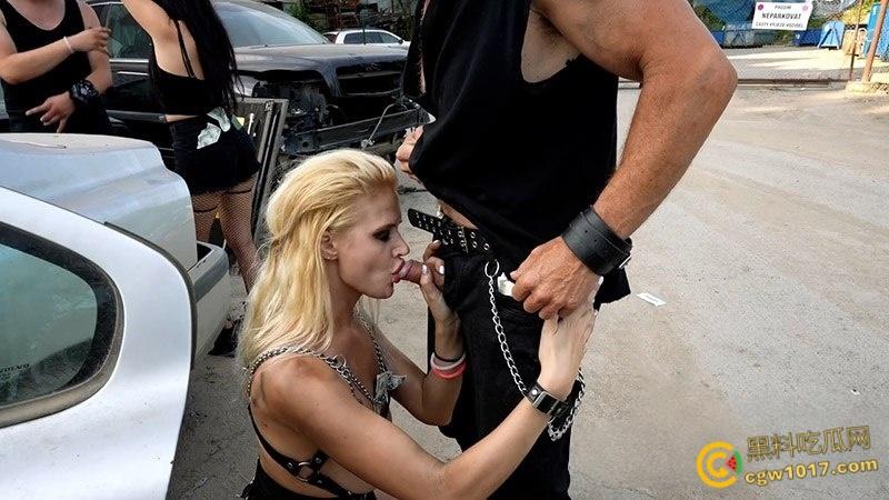 捷克变态家庭重口新篇，Damien淫乱音乐节淫乱狂欢，多人轮奸围观肉便器，BDSM鞭打喝尿各种调教玩弄 ！