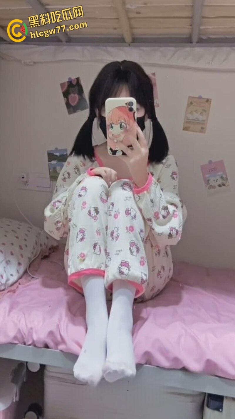 抖音网红博主 白白瘦瘦的幼小态萝莉妹妹 不要凶小乖 私人定制合集 玉足白袜淫语羞辱 足交足控福音!-2