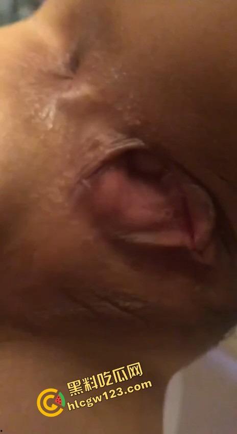 事实证明鸡巴够大，女人就是狗，佛山第一炮【宇宇桑】干疯小骚B，抽插中问她身份，她浪叫我是狗！-15