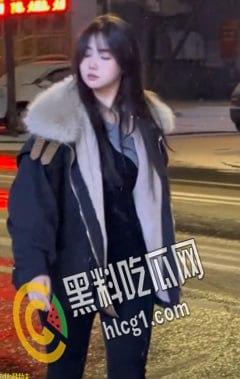 抖音爆大瓜！抖音千万粉丝网红 董赤赤 穿着白丝袜 露脸露点啪啪 果然微胖身材才是最好的炮架！-6