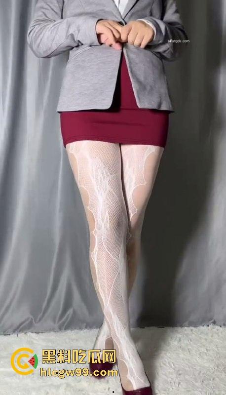 小编推荐！抖音极品少妇【田囡囡】肥臀熟女擦边裸舞自摸，各色丝袜高跟真空上阵非常诱人，先撸为敬！-6