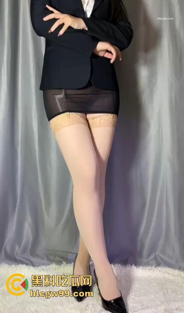 小编推荐！抖音极品少妇【田囡囡】肥臀熟女擦边裸舞自摸，各色丝袜高跟真空上阵非常诱人，先撸为敬！-9