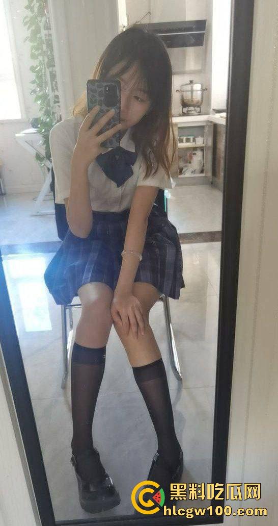 长沙职业学院清纯大一学妹【康婉莹】翻车，大尺度私密自拍被渣男曝光 情欲上头彻底沦陷！-3