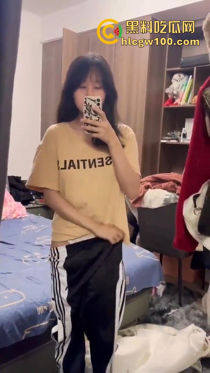 长沙职业学院清纯大一学妹【康婉莹】翻车，大尺度私密自拍被渣男曝光 情欲上头彻底沦陷！-4