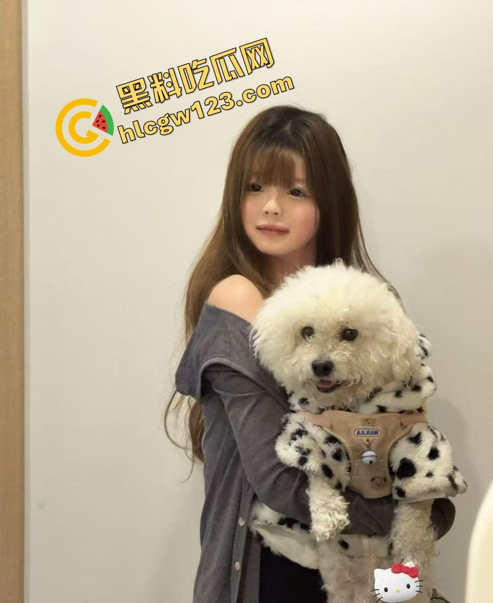 推特骚鸡YH商场试衣间啪啪全程露脸，头摁墙上强行内射，呻吟声大得像在打擂台，屁股拍成红斑图！-6