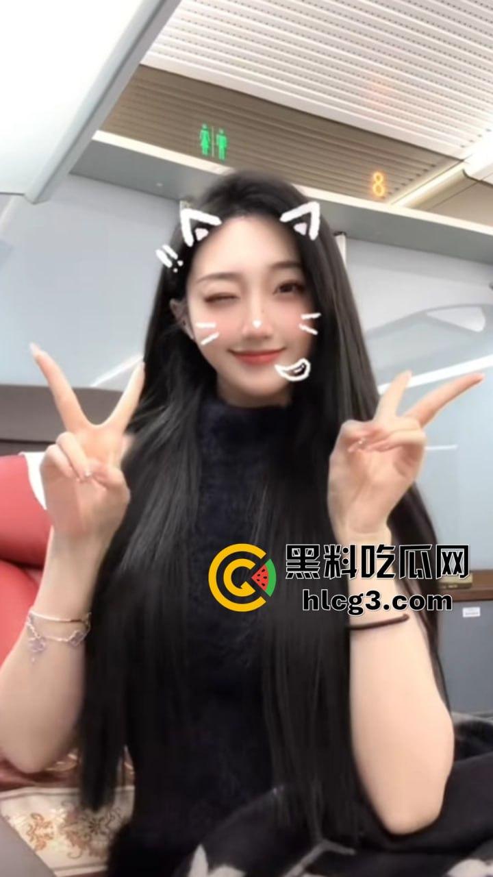 抖音爆红空姐『白天翱翔蓝天，夜晚专宠大哥』，私密视频，线下真实激情，双重身份被曝光！-5