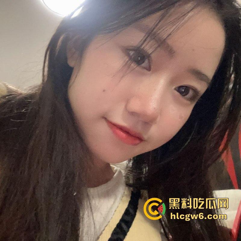 湖南24岁反差清纯小嫩妹【罗敏仪】口交接尿视频流出,臀部还写着请使用!-14