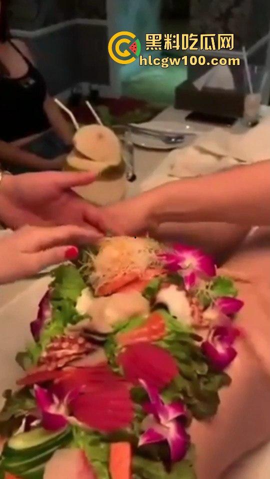 餐桌上开放骚人妻,奇葩操作一个比一个亮眼为了逃酒啥事都能干出来,画面劲爆开放 小编推荐!!-4