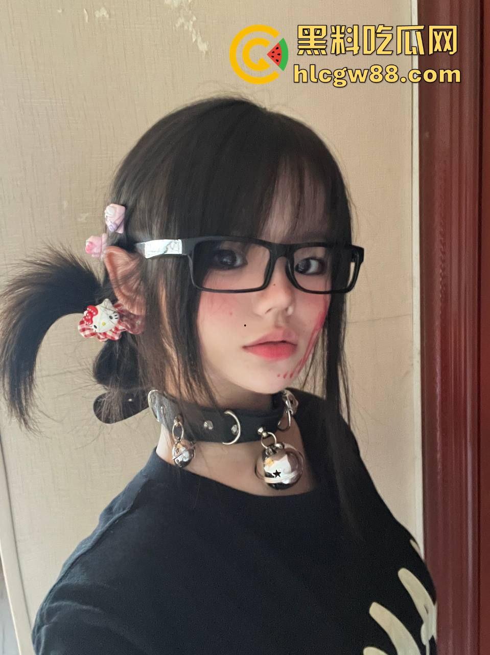 珠海艺术职业学院【杨婷婷】与金主裸拍视频被曝光 极品巨乳抠逼自慰 很有撸点!-4