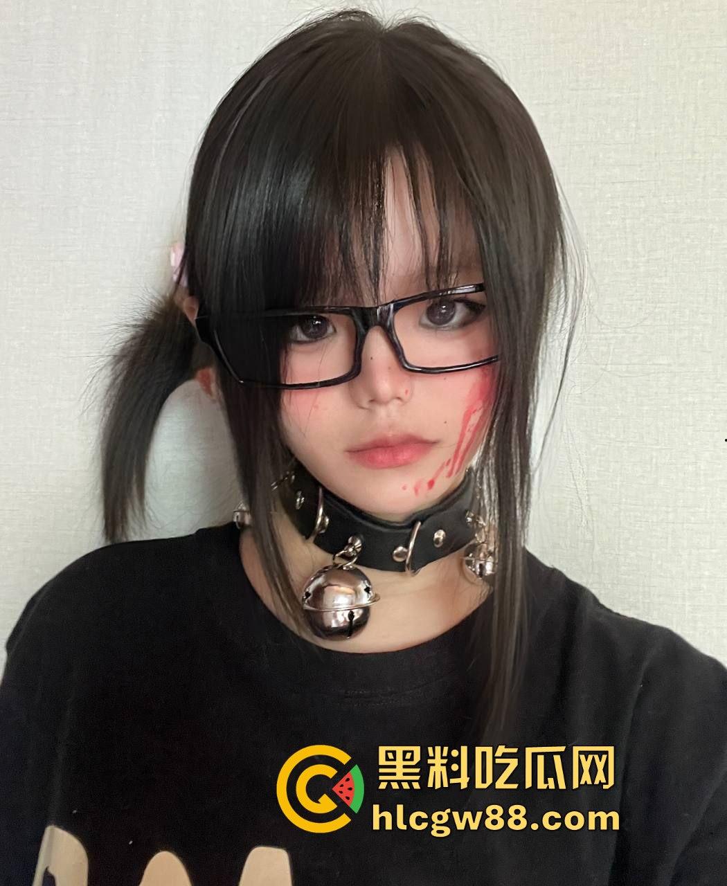 珠海艺术职业学院【杨婷婷】与金主裸拍视频被曝光 极品巨乳抠逼自慰 很有撸点!-5