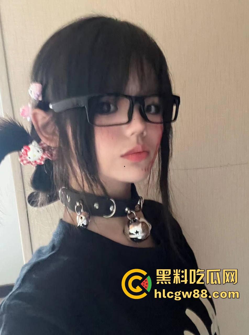 珠海艺术职业学院【杨婷婷】与金主裸拍视频被曝光 极品巨乳抠逼自慰 很有撸点!-6