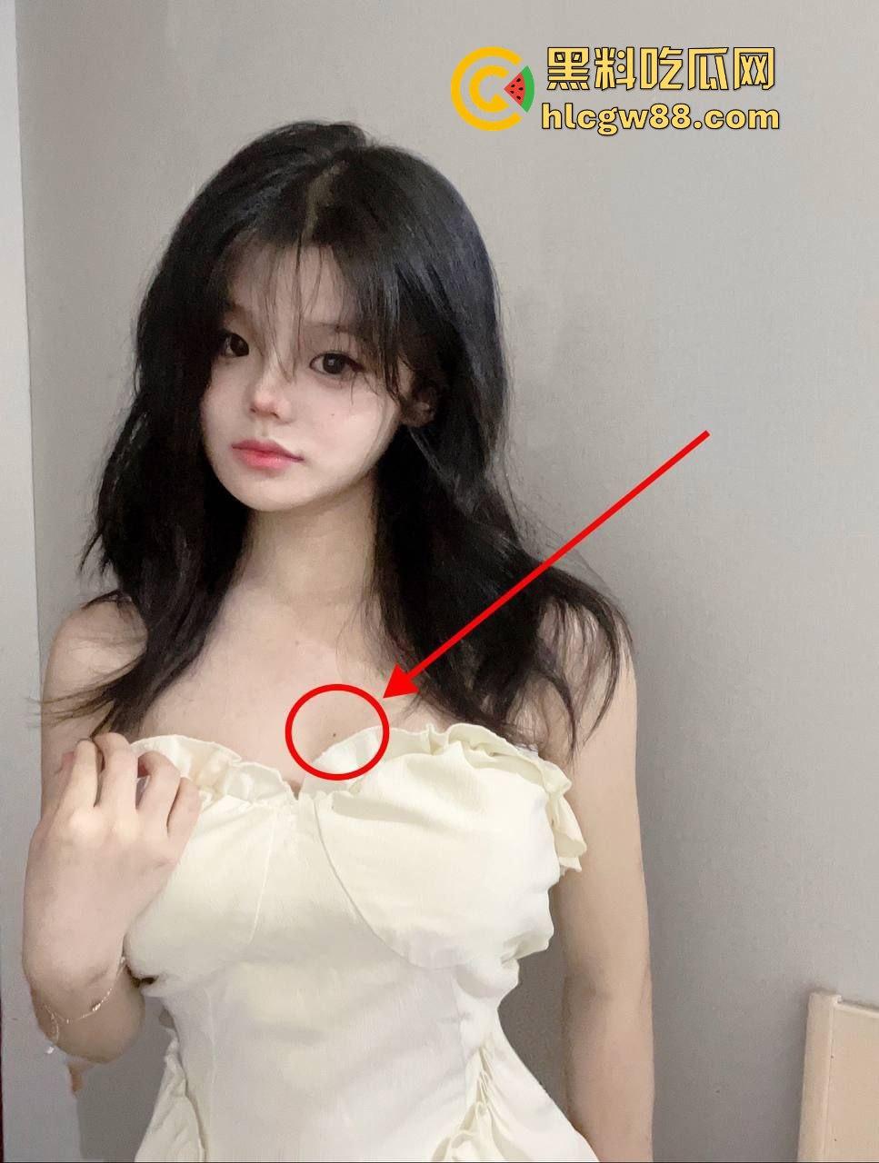 珠海艺术职业学院【杨婷婷】与金主裸拍视频被曝光 极品巨乳抠逼自慰 很有撸点!-7