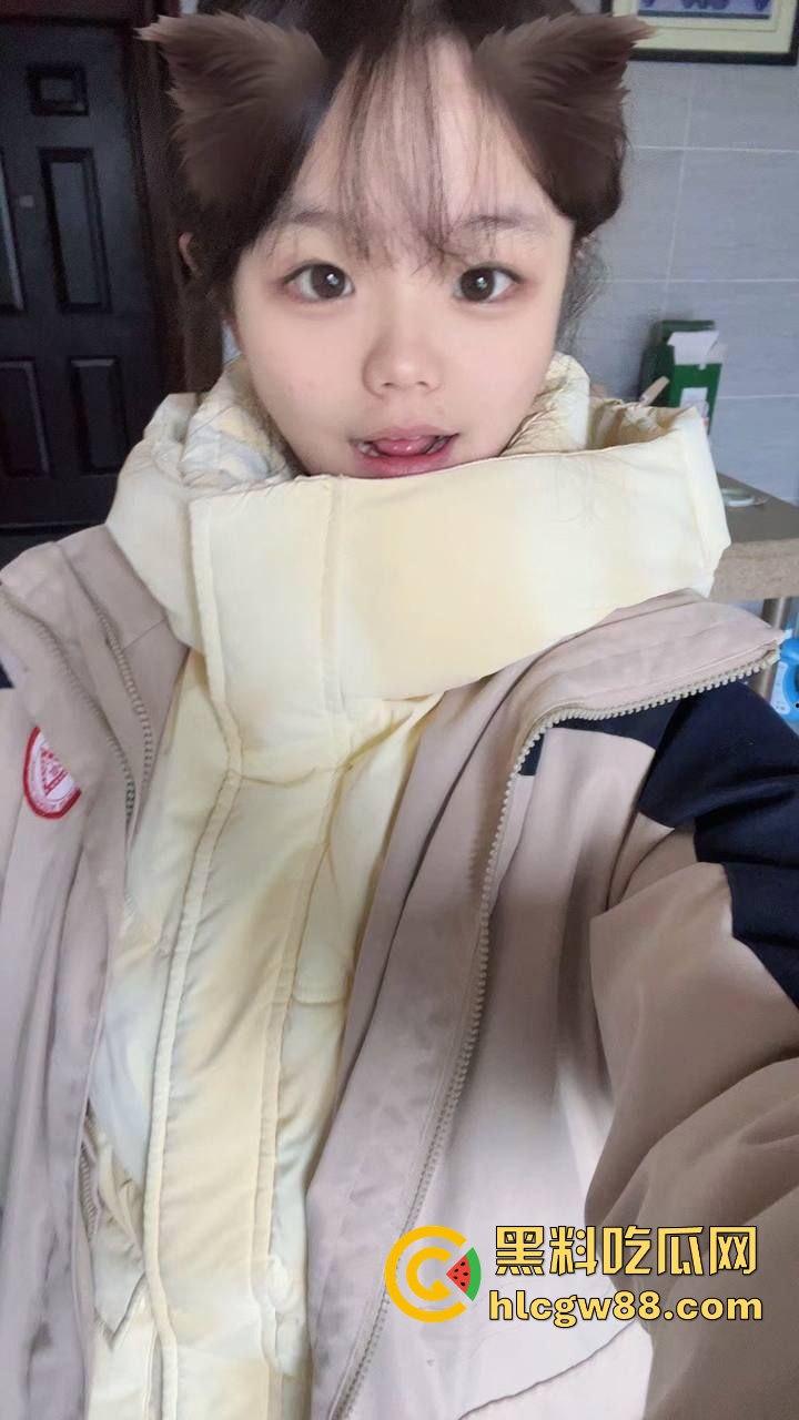 珠海艺术职业学院【杨婷婷】与金主裸拍视频被曝光 极品巨乳抠逼自慰 很有撸点!-8