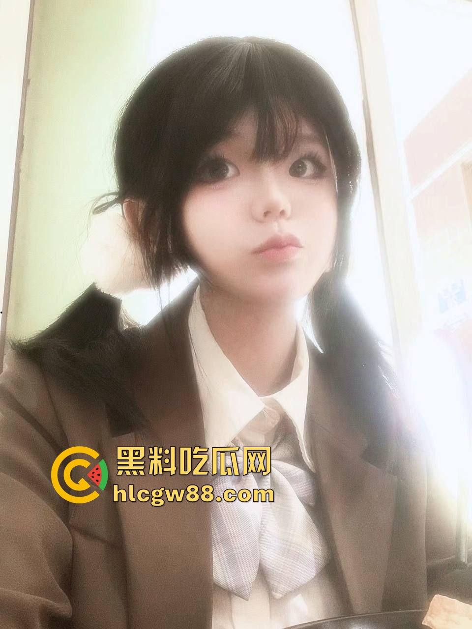 珠海艺术职业学院【杨婷婷】与金主裸拍视频被曝光 极品巨乳抠逼自慰 很有撸点!-10