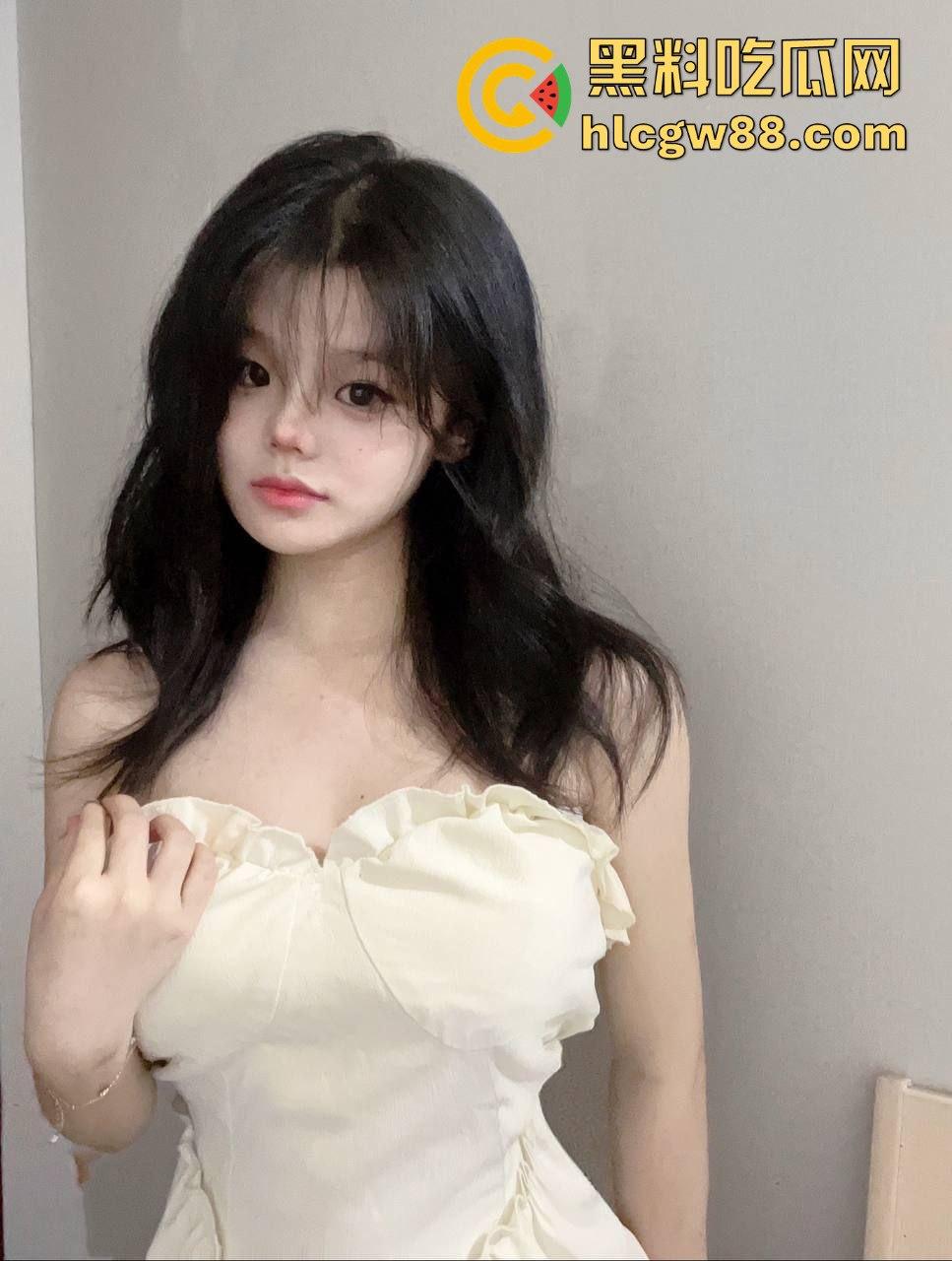 珠海艺术职业学院【杨婷婷】与金主裸拍视频被曝光 极品巨乳抠逼自慰 很有撸点!-11