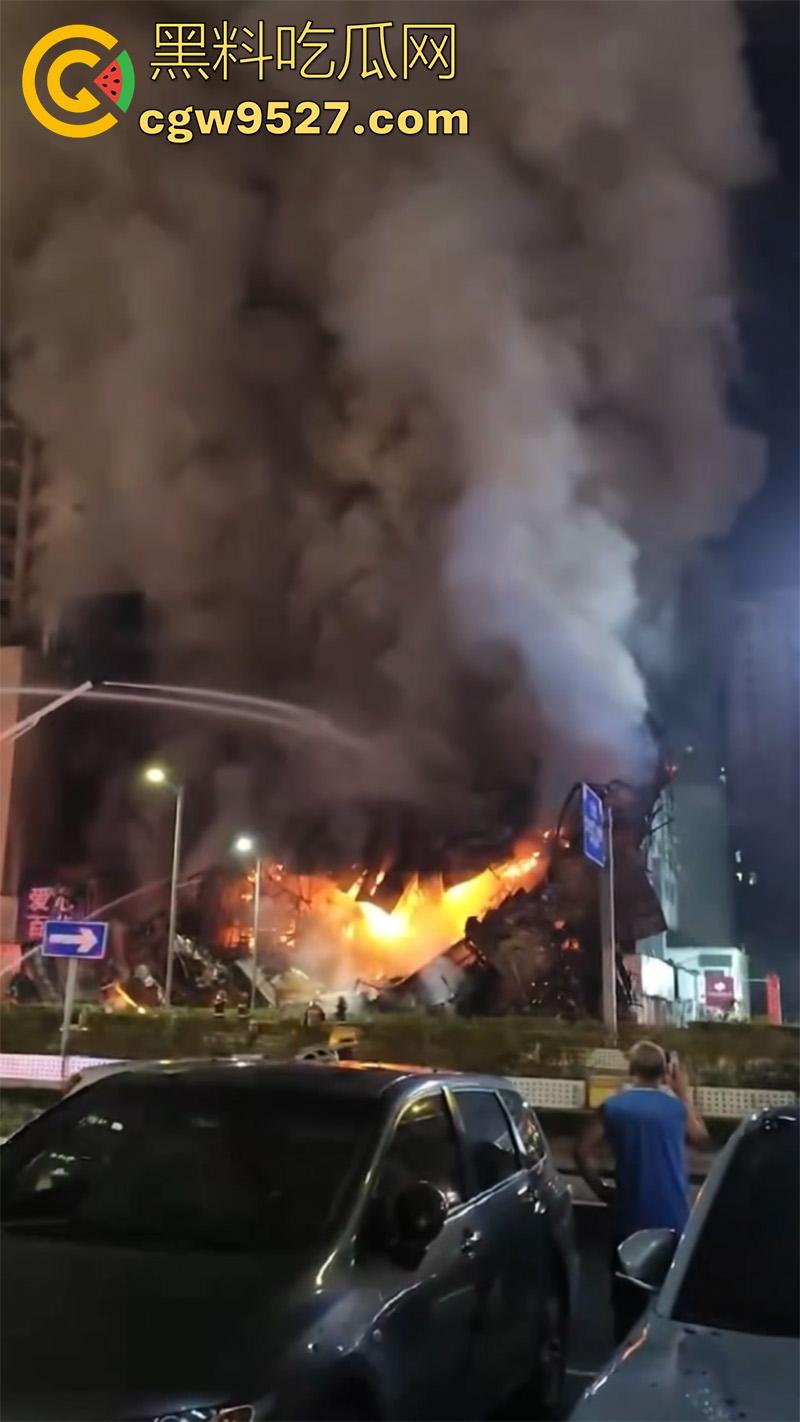 探店博主真能把店带火啊!江苏连云港京东电器自营店突发火灾,经过一宿的救援,才将大火熄灭!-4