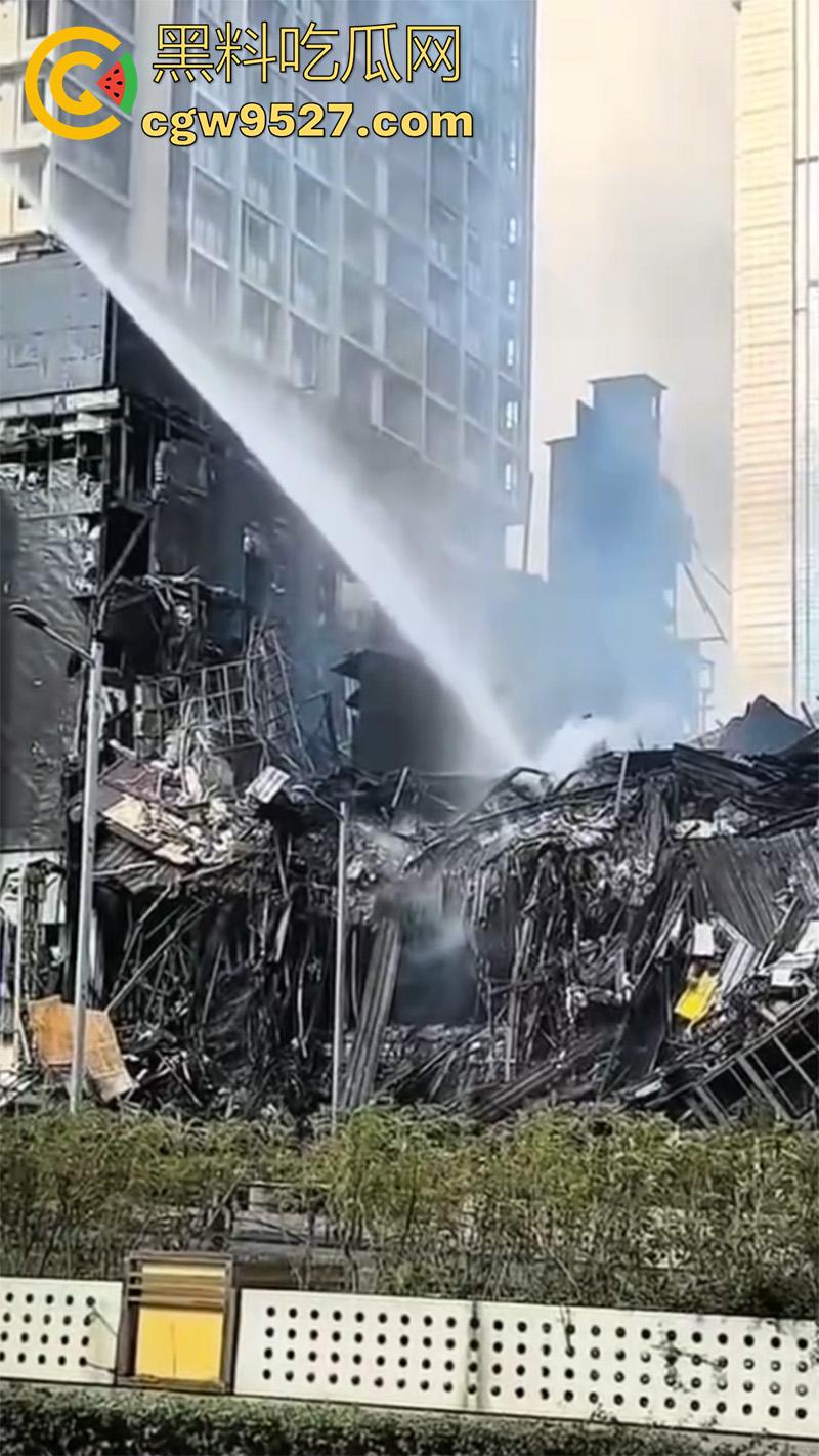 探店博主真能把店带火啊!江苏连云港京东电器自营店突发火灾,经过一宿的救援,才将大火熄灭!-9