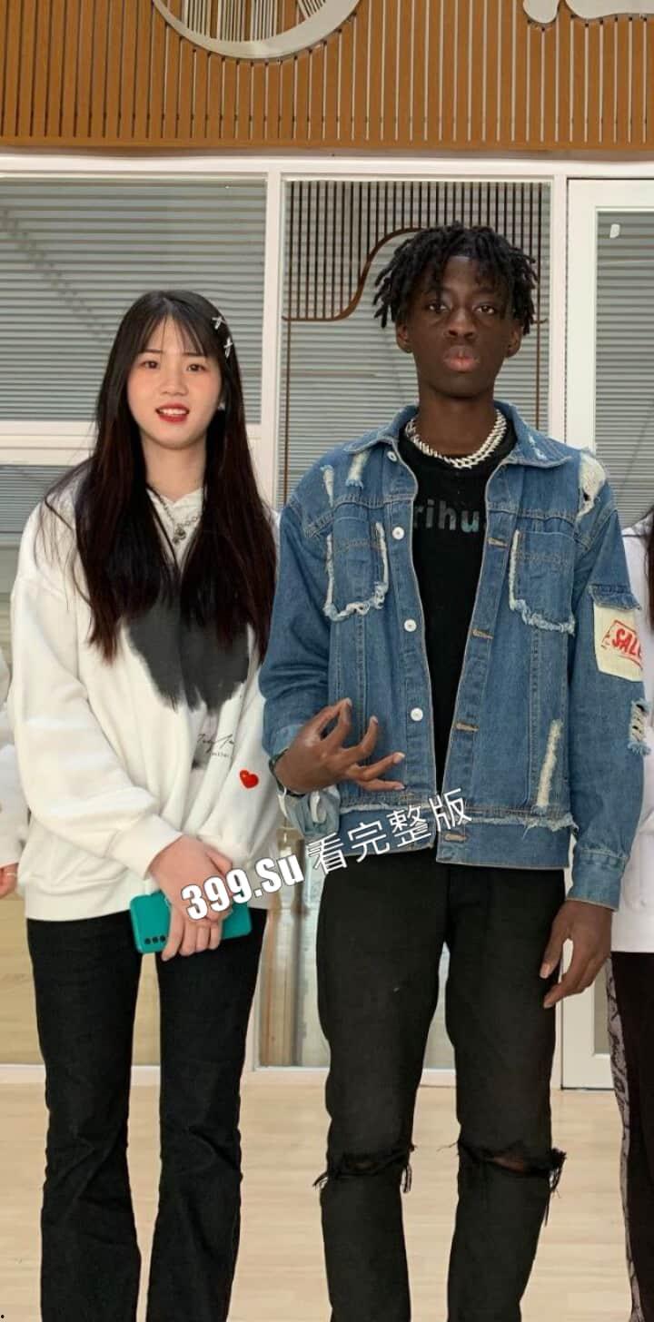 广东外语学院 林雨萌 宾馆和黑鬼留学生操逼被偷拍 不雅视频流出-1