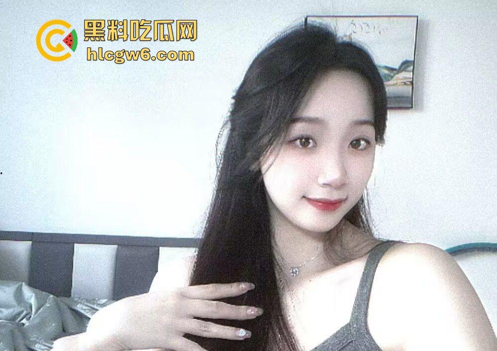 长沙24岁反差清纯小嫩妹【黎静静】跟男友性爱视频流出，不容易满足的母狗-1