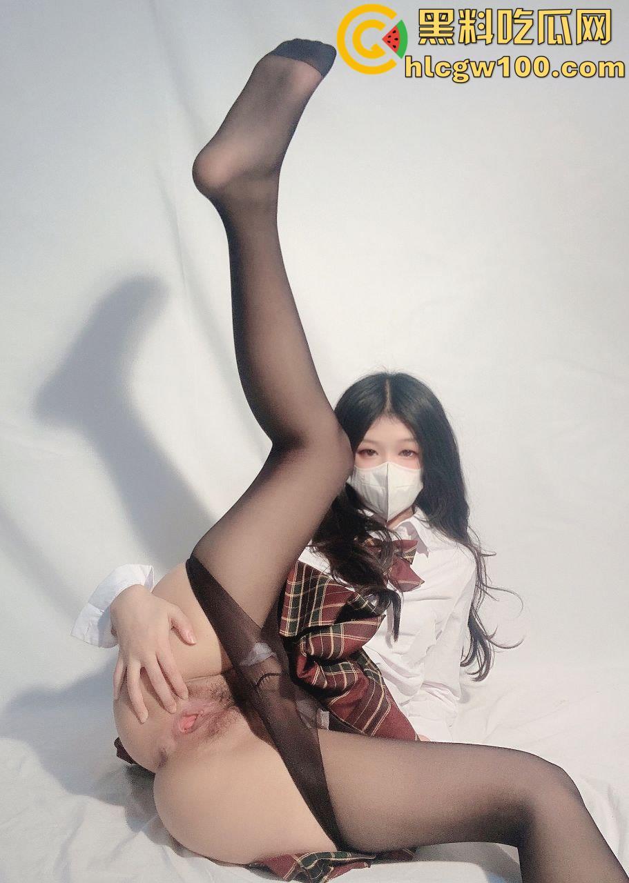 推特女菩萨【桃谷若姬子】露脸反差唯美COS，洛丽塔搭配白丝黑丝，展示粉嫩鲍鱼-38