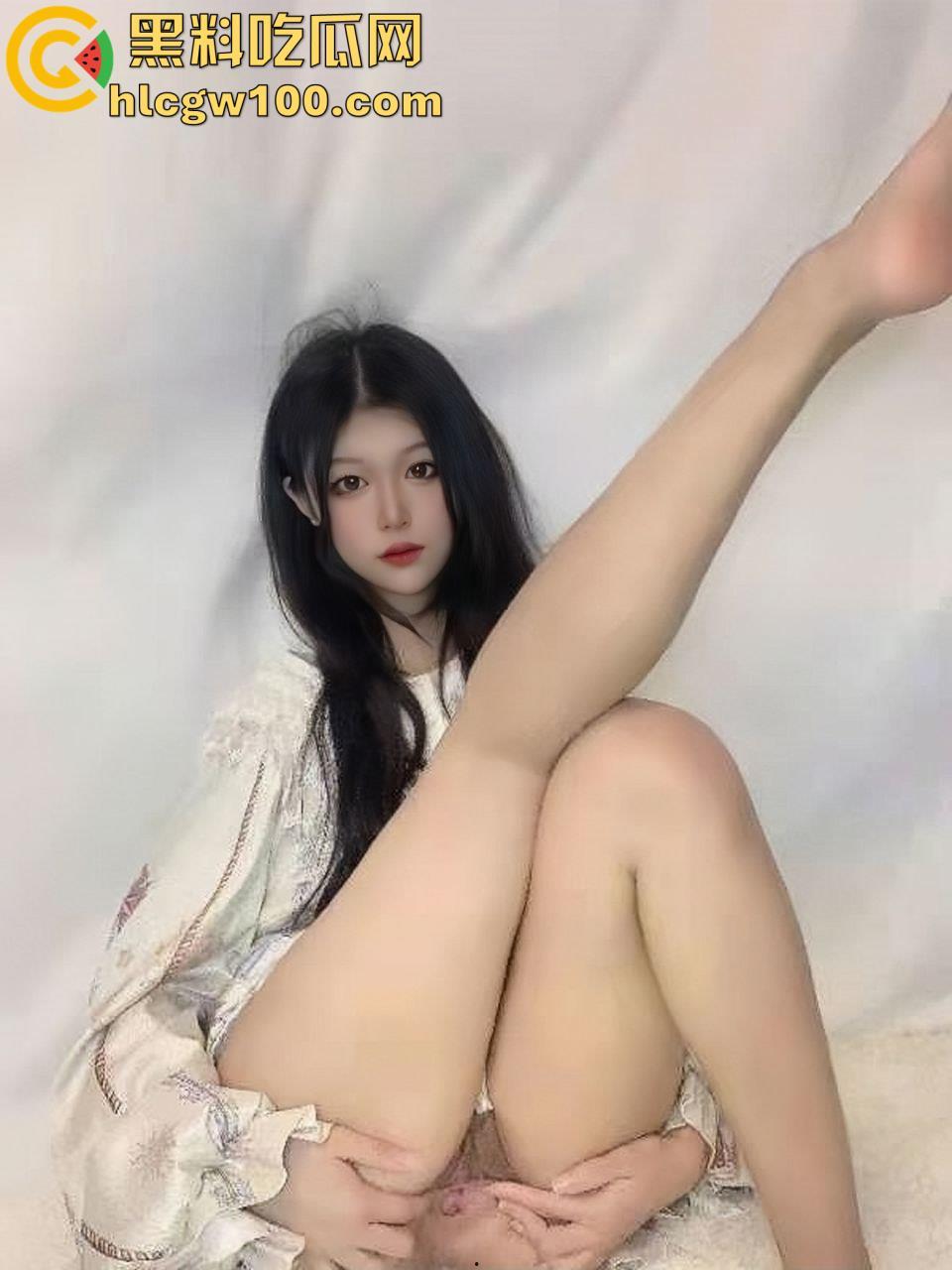 推特女菩萨【桃谷若姬子】露脸反差唯美COS，洛丽塔搭配白丝黑丝，展示粉嫩鲍鱼-53