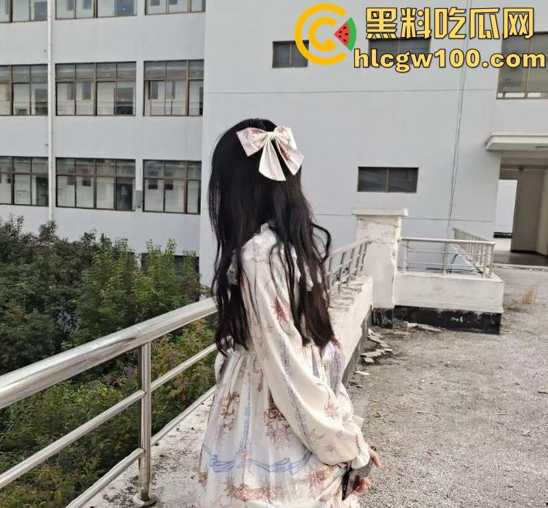 推特女菩萨【桃谷若姬子】露脸反差唯美COS，洛丽塔搭配白丝黑丝，展示粉嫩鲍鱼-60