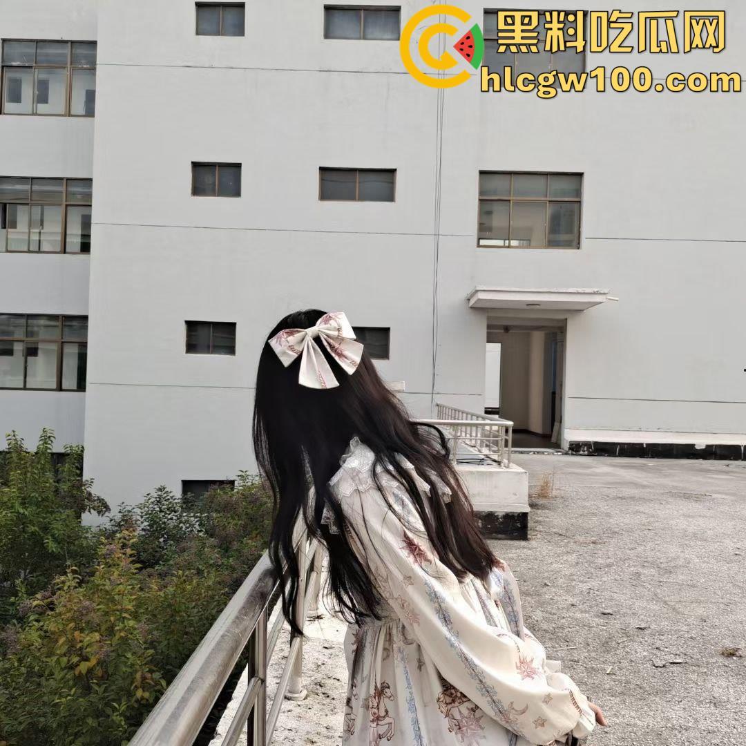 推特女菩萨【桃谷若姬子】露脸反差唯美COS，洛丽塔搭配白丝黑丝，展示粉嫩鲍鱼-62