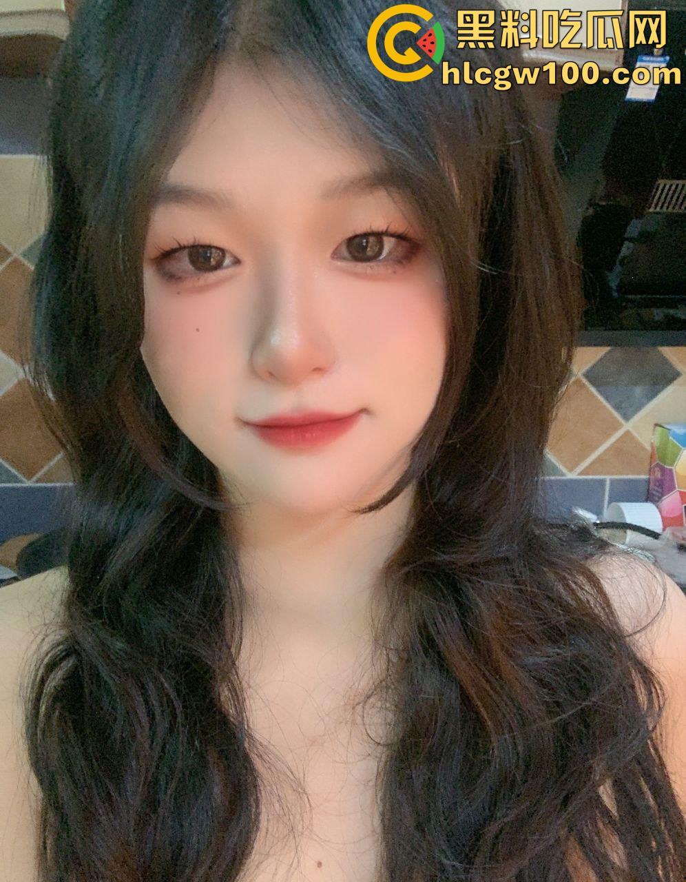 推特女菩萨【桃谷若姬子】露脸反差唯美COS，洛丽塔搭配白丝黑丝，展示粉嫩鲍鱼-67