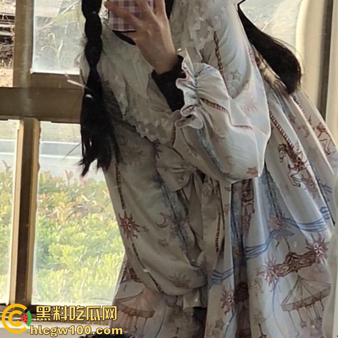 推特女菩萨【桃谷若姬子】露脸反差唯美COS，洛丽塔搭配白丝黑丝，展示粉嫩鲍鱼-72