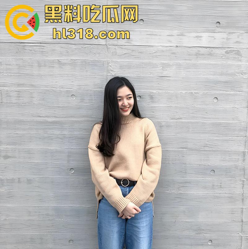 禽兽弟弟偷拍姐姐洗澡，竟然只是为了卖给色大叔，换取200块钱买游戏皮肤，这大奶肥臀还真诱人呢！-1