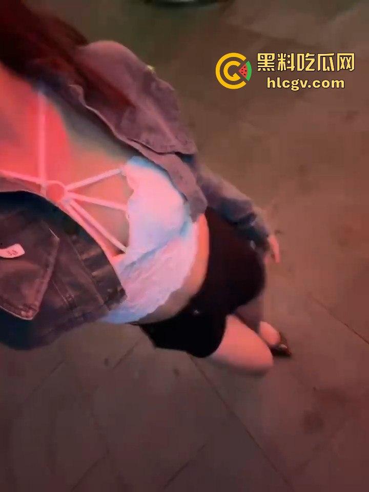 瓜友爆料朋友圈TS骚操作！天天发下头内容，人妖直播吃饭还炫耀深圳男人抢着草他屁眼！-12