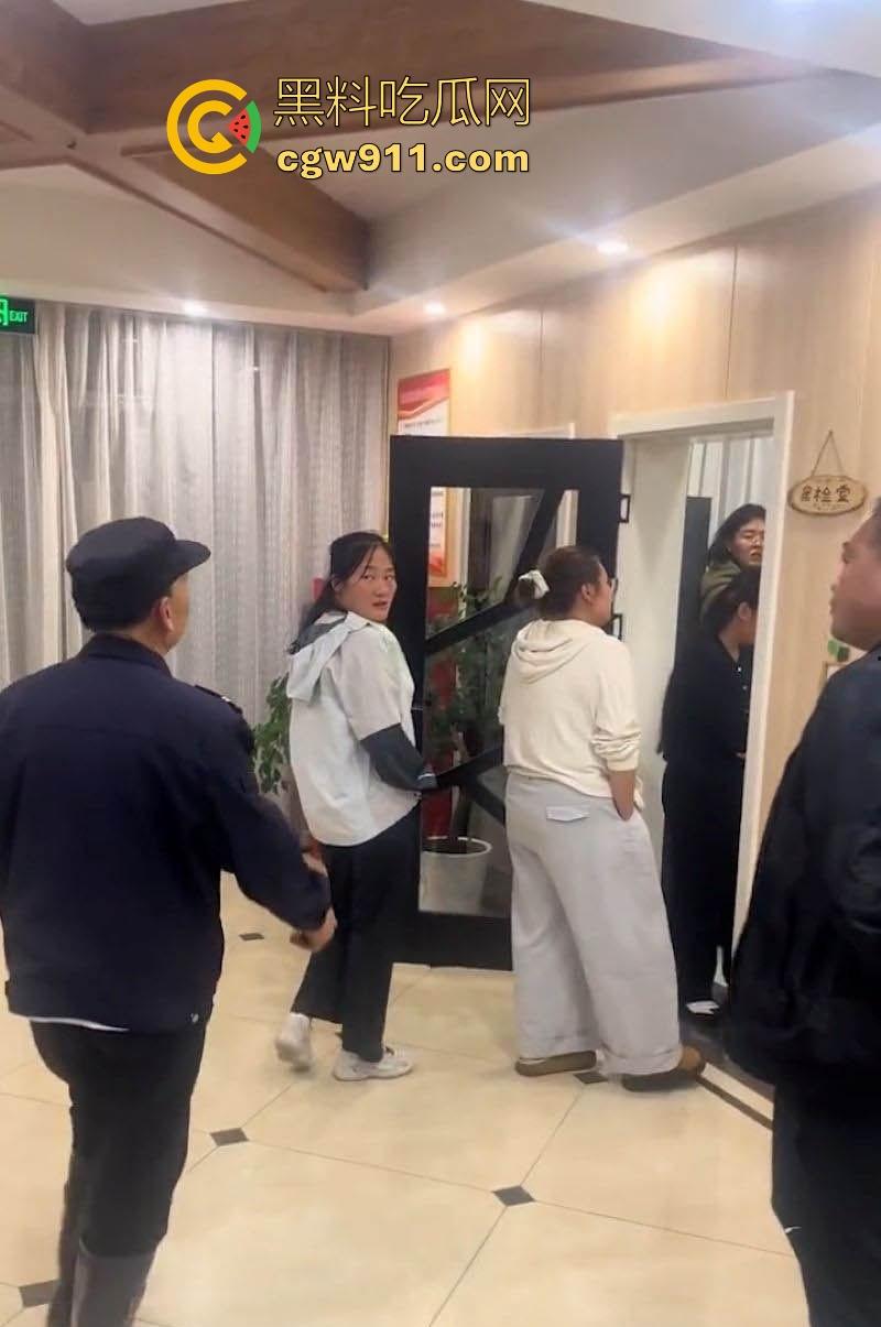 沂南米格派森学校虐童！大量家长上们要说法，掐肚子关黑屋捂脸，孩子浑身淤青哭喊，简直人渣不如！-6