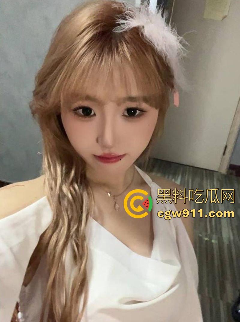 骚逼大嫂的饭后水果，火龙果涂抹鸡巴，嫂子狂舔大屌，骑乘舔奶猛操，狠狠内射塞满骚逼！-3