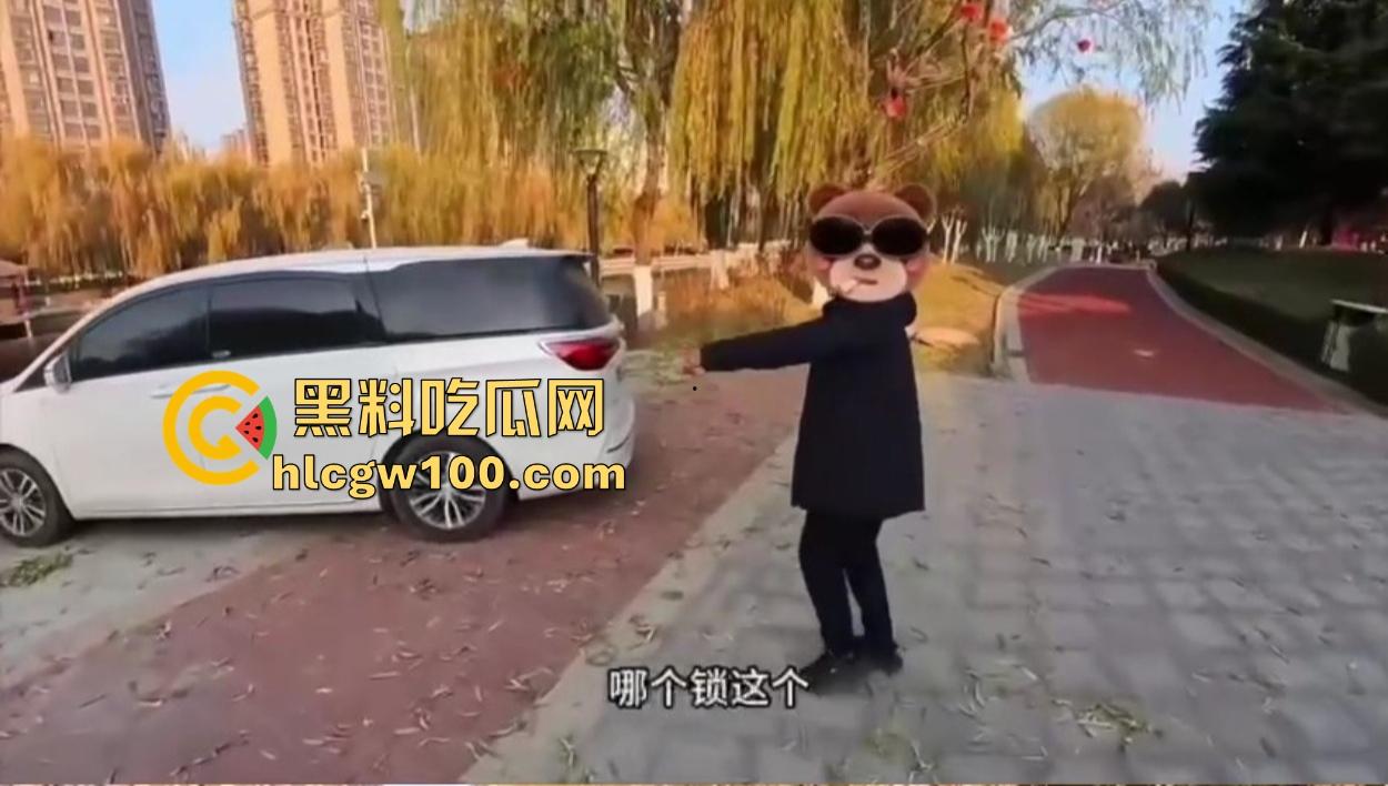 东北老哥带干女儿车震玩情趣,巴黎世家丝袜手铐搞翻车,逼都日完了手铐打不开,开锁师傅现场无语凝噎!-3