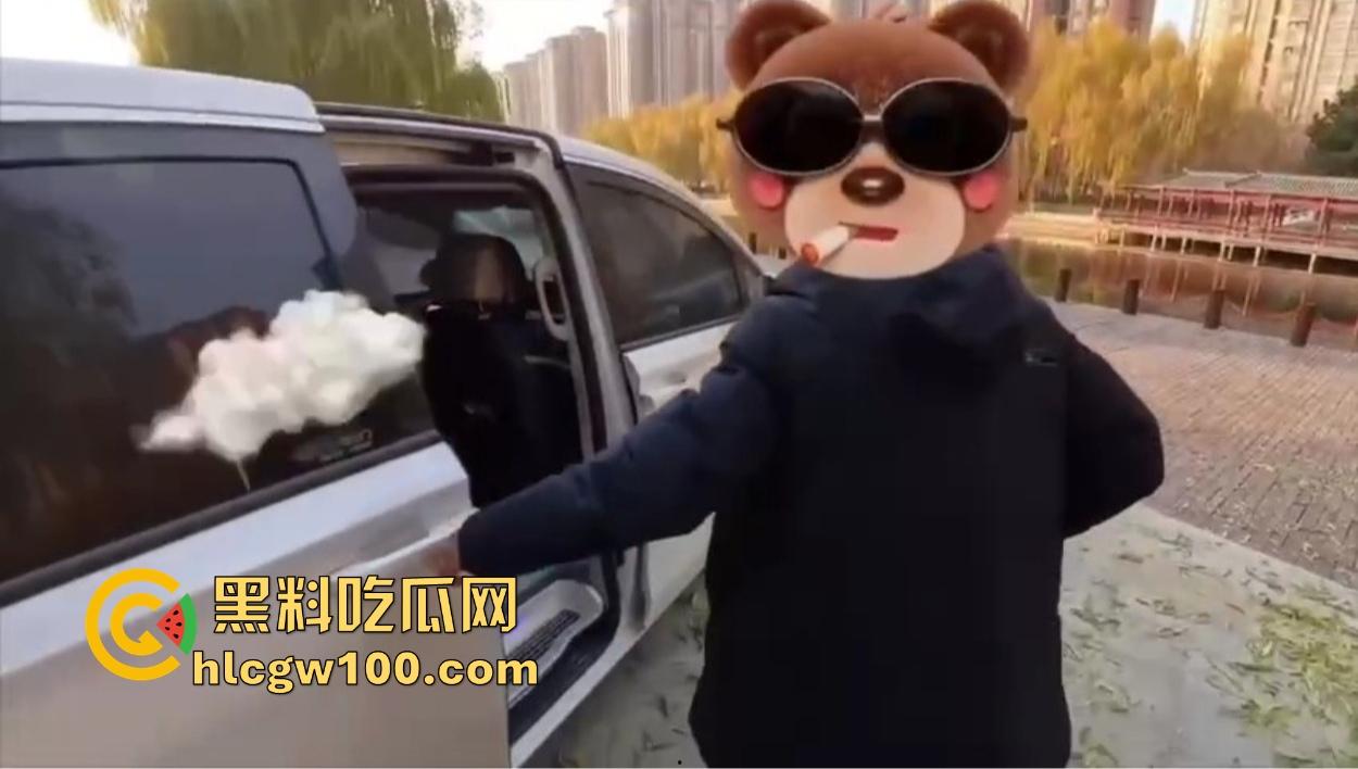 东北老哥带干女儿车震玩情趣,巴黎世家丝袜手铐搞翻车,逼都日完了手铐打不开,开锁师傅现场无语凝噎!-8