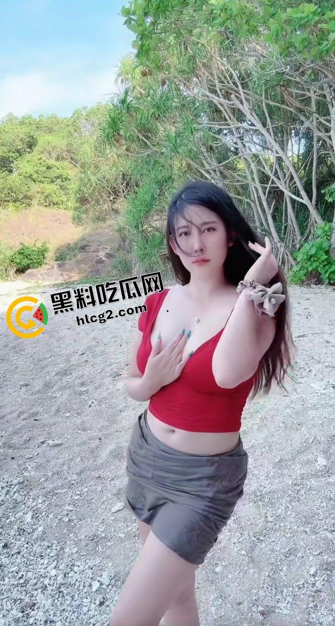 抖音G奶风骚少妇『李雅』前台收银柜台女上位榨精老板 大雷在空中乱甩 监控实拍最新流出-5